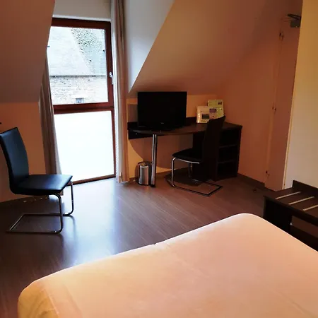 De La Baie Hotell 2*