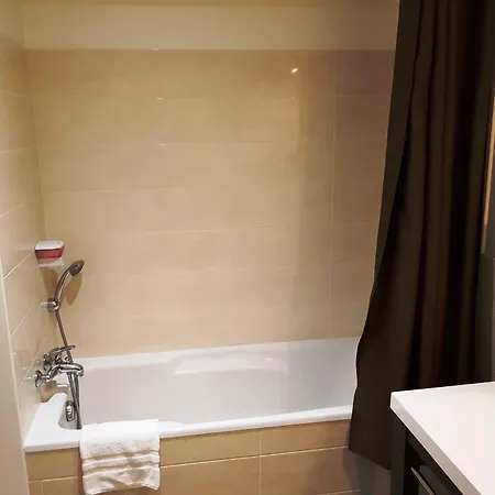 De La Baie Hotel 2*