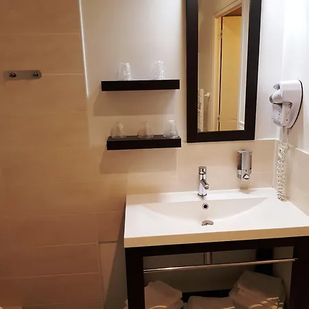 De La Baie Hotel 2*